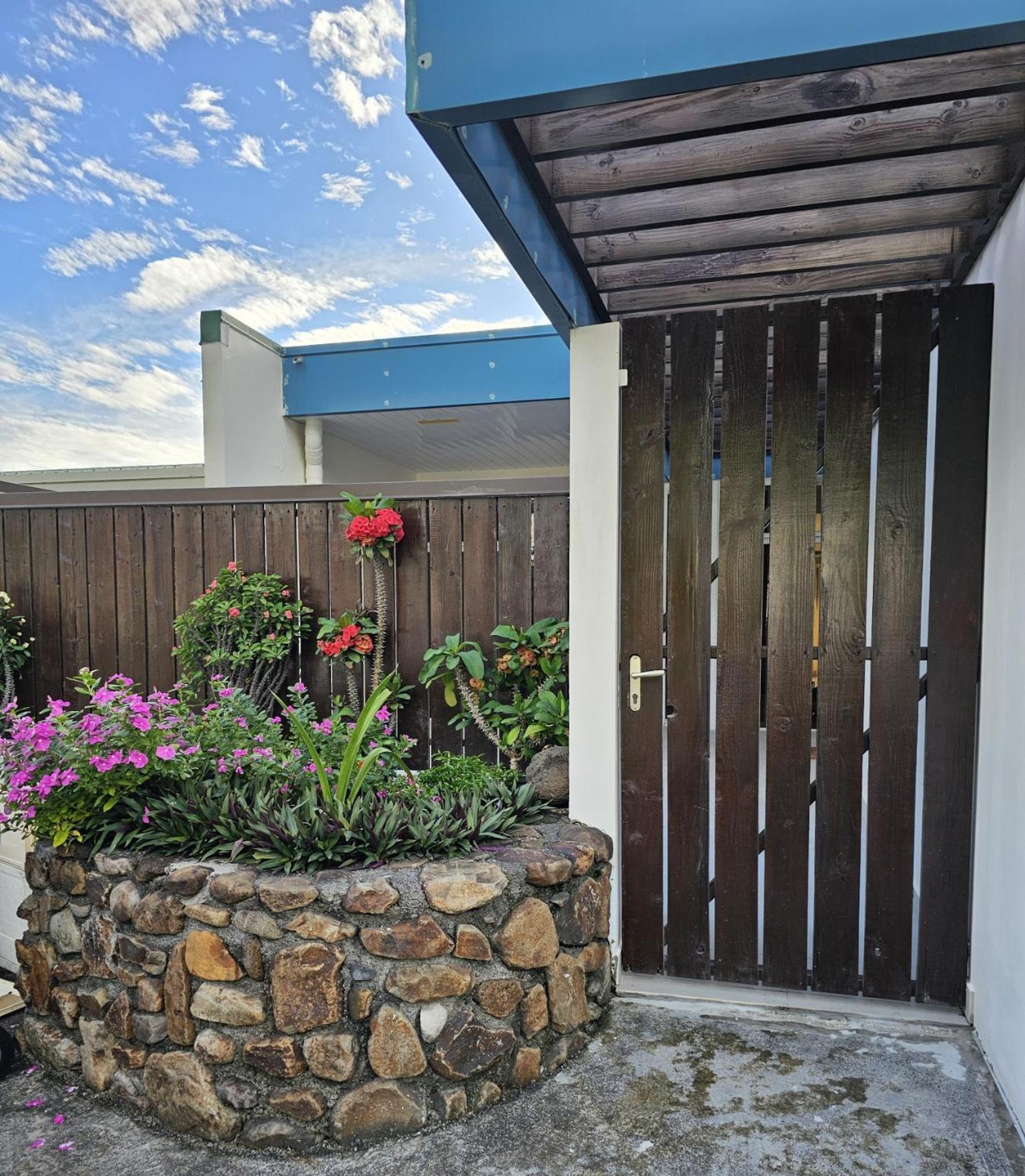 Cozy House In A Private Complex Paea Exterior foto